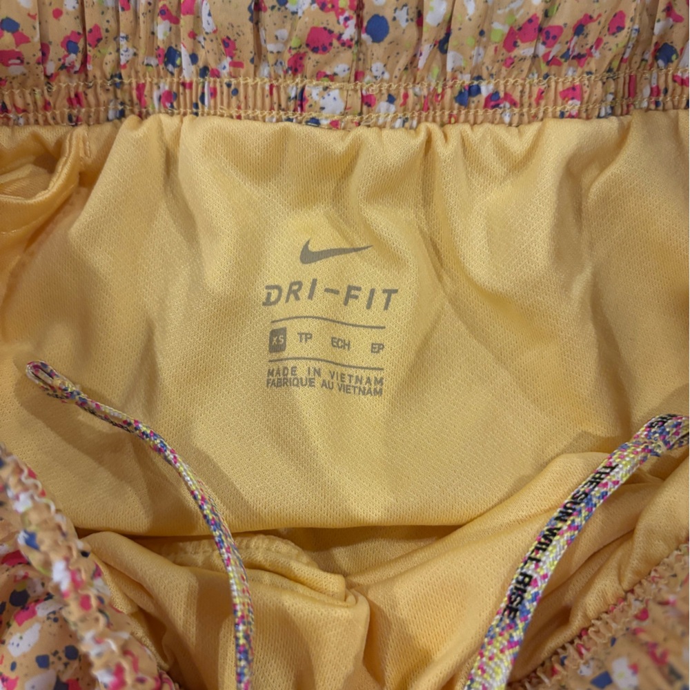 Nike Pink Floral Dri-FIT Shorts - Picture 3 of 3